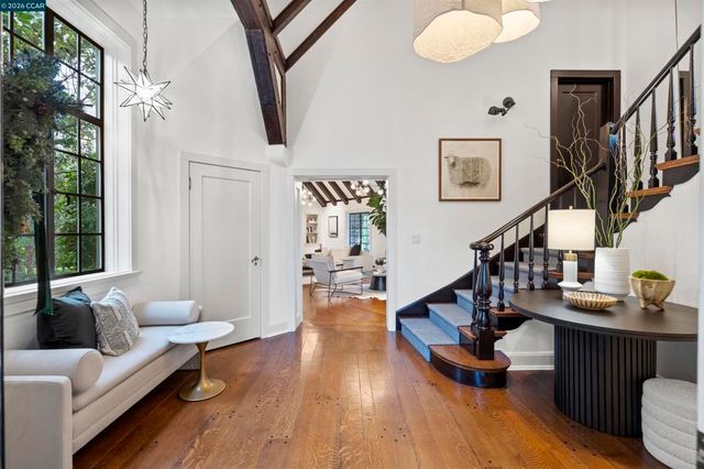 33 La Noria, Orinda, CA 94563