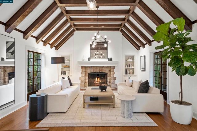 33 La Noria, Orinda, CA 94563