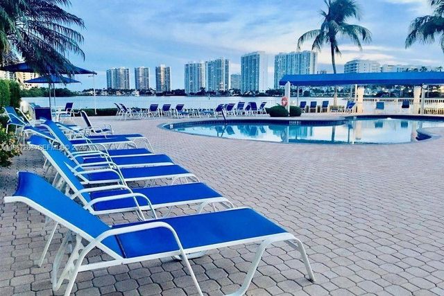 2500 Parkview Dr 2204, Hallandale Beach, FL 33009