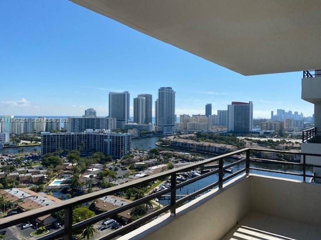 2500 Parkview Dr 2204, Hallandale Beach, FL 33009