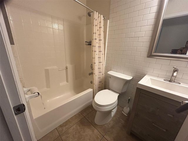 1015 61ST AVENUE DRIVE E, Bradenton, FL 34203