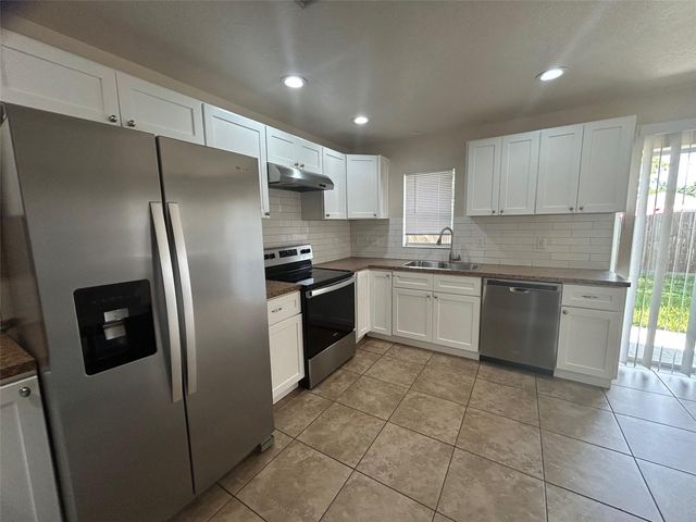 1015 61ST AVENUE DRIVE E, Bradenton, FL 34203