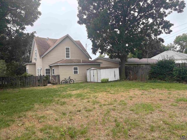 424 E 13th Ave, Emporia, KS 66801