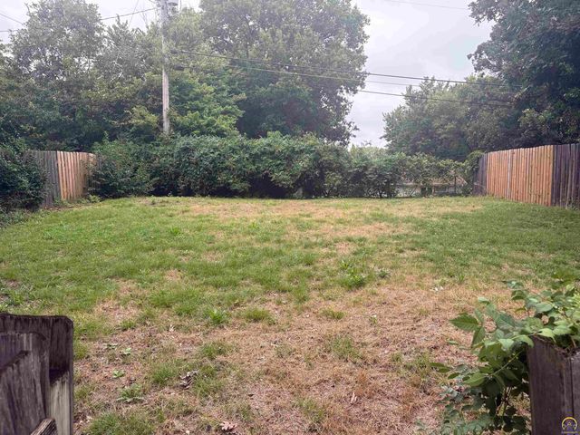 424 E 13th Ave, Emporia, KS 66801