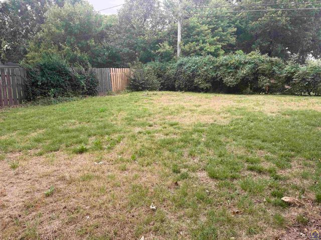 424 E 13th Ave, Emporia, KS 66801