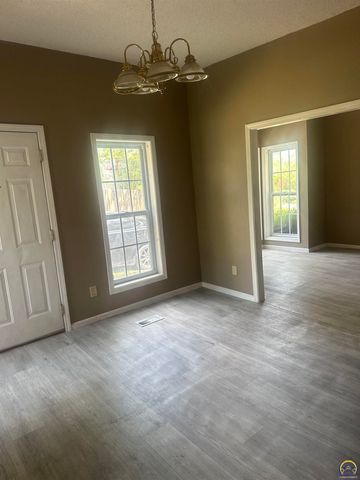 424 E 13th Ave, Emporia, KS 66801