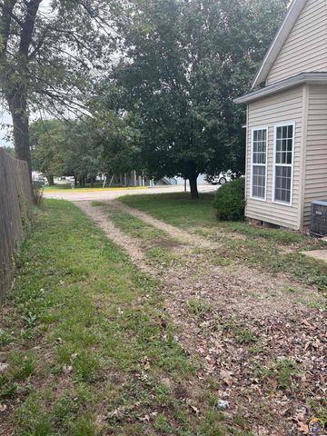 424 E 13th Ave, Emporia, KS 66801