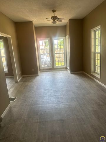 424 E 13th Ave, Emporia, KS 66801