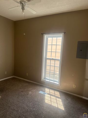 424 E 13th Ave, Emporia, KS 66801