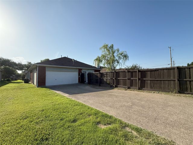 8525 Clearcreek Circle, Frisco, TX 75034