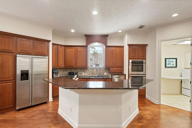 6 African Violets Place, The Woodlands, TX 77382