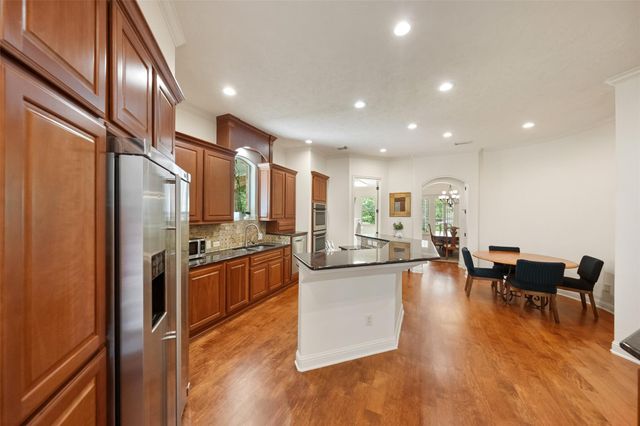 6 African Violets Place, The Woodlands, TX 77382