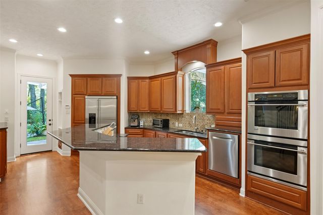 6 African Violets Place, The Woodlands, TX 77382