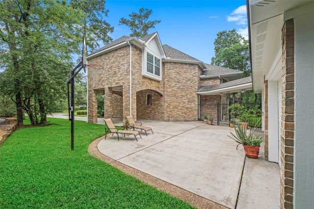 6 African Violets Place, The Woodlands, TX 77382
