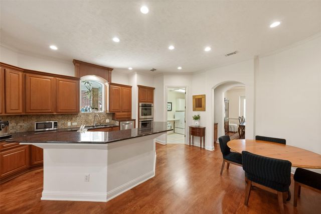 6 African Violets Place, The Woodlands, TX 77382
