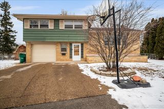 921 Birchwood Drive, Sycamore, IL 60178