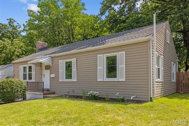 608 N Laclede Station Road, Webster Groves, MO 63119