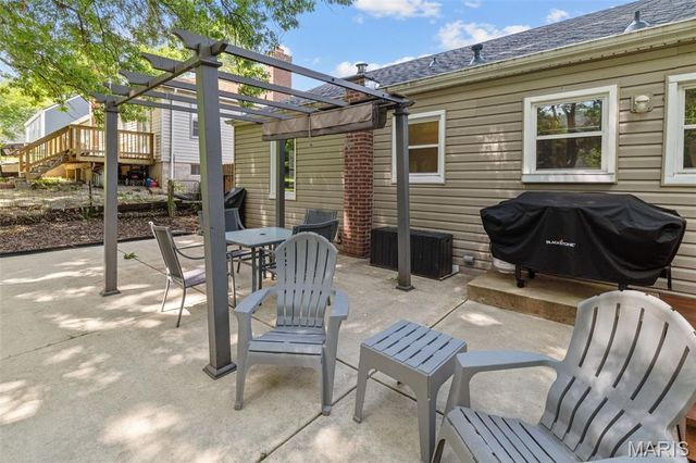 608 N Laclede Station Road, Webster Groves, MO 63119