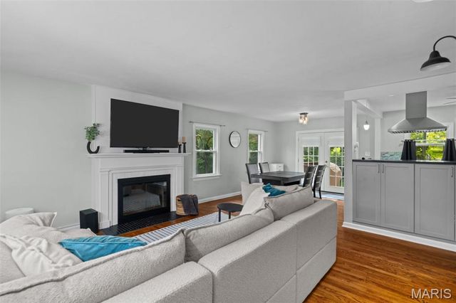 608 N Laclede Station Road, Webster Groves, MO 63119