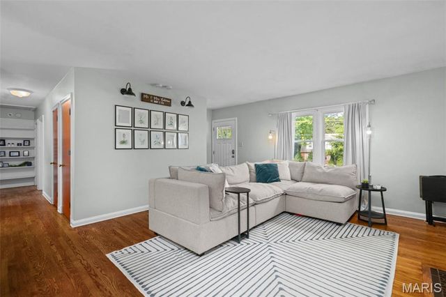 608 N Laclede Station Road, Webster Groves, MO 63119