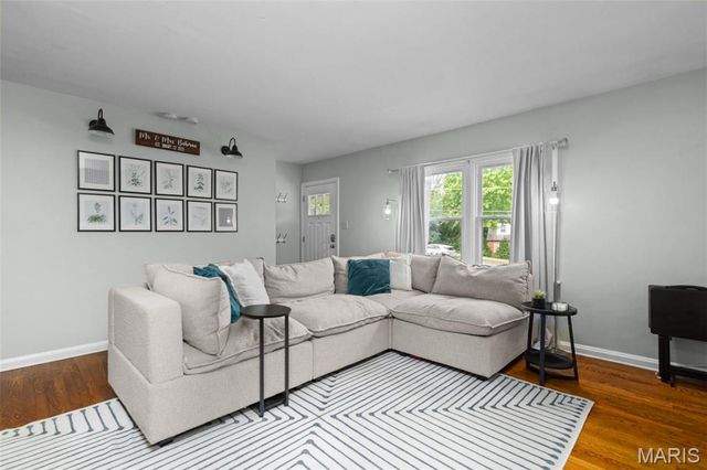 608 N Laclede Station Road, Webster Groves, MO 63119