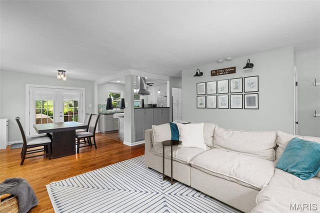 608 N Laclede Station Road, Webster Groves, MO 63119