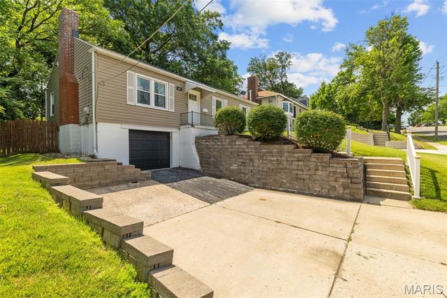 608 N Laclede Station Road, Webster Groves, MO 63119