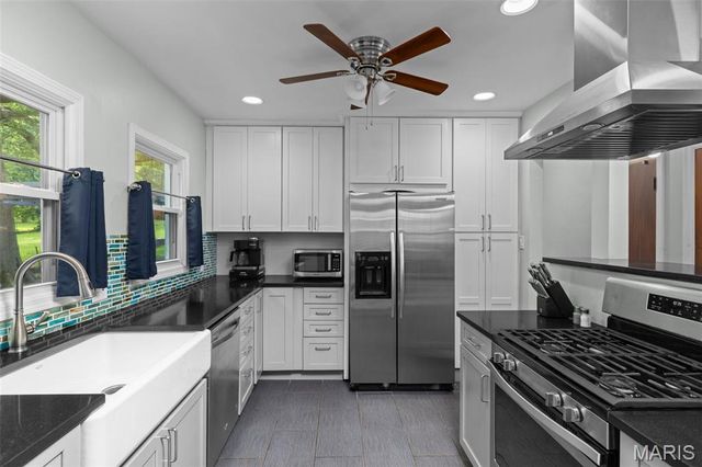 608 N Laclede Station Road, Webster Groves, MO 63119