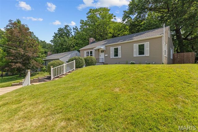 608 N Laclede Station Road, Webster Groves, MO 63119