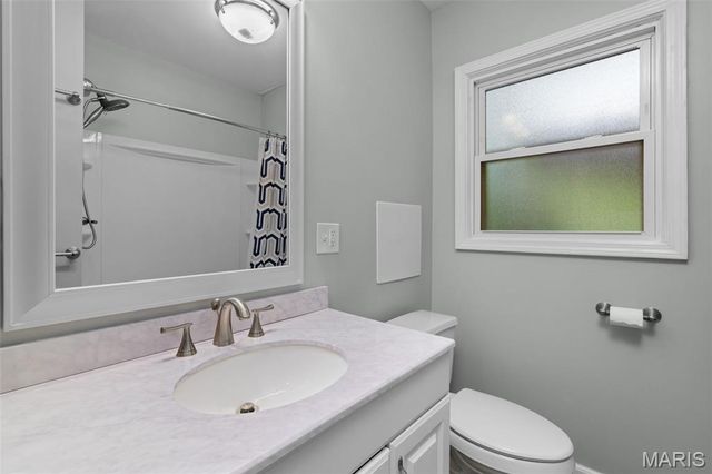 608 N Laclede Station Road, Webster Groves, MO 63119