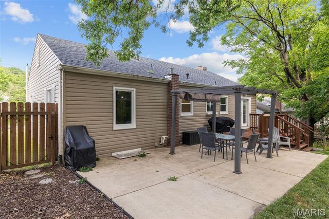 608 N Laclede Station Road, Webster Groves, MO 63119