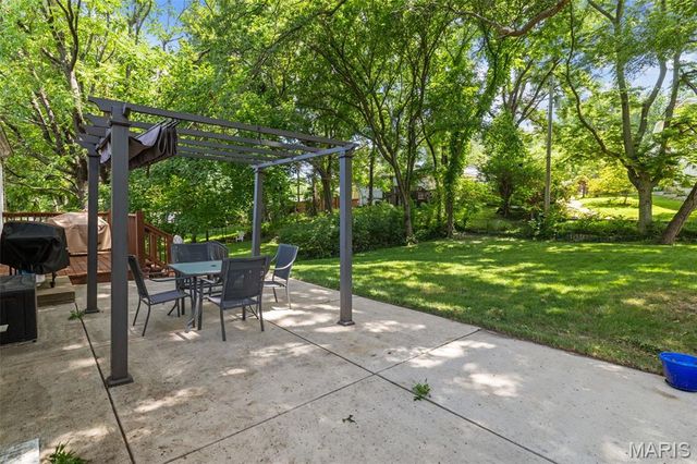 608 N Laclede Station Road, Webster Groves, MO 63119