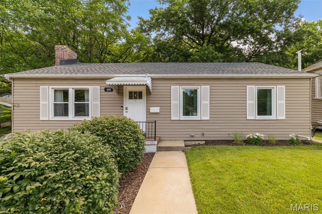 608 N Laclede Station Road, Webster Groves, MO 63119
