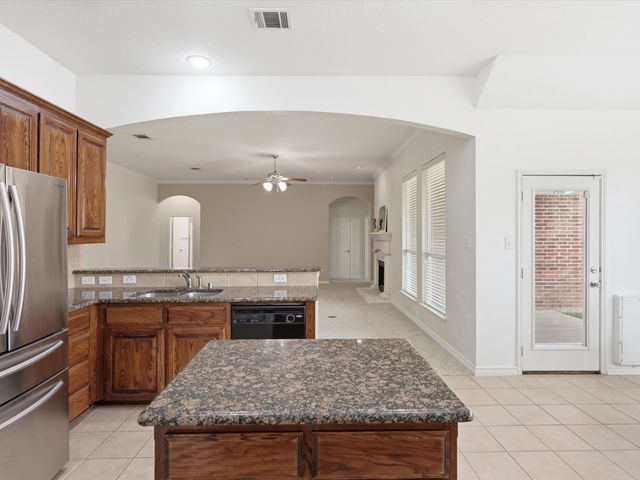 708 Date Court, Burleson, TX 76028