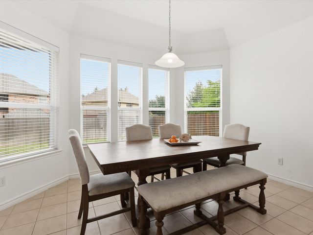 708 Date Court, Burleson, TX 76028