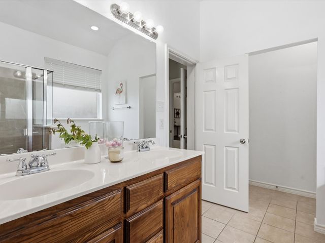 708 Date Court, Burleson, TX 76028