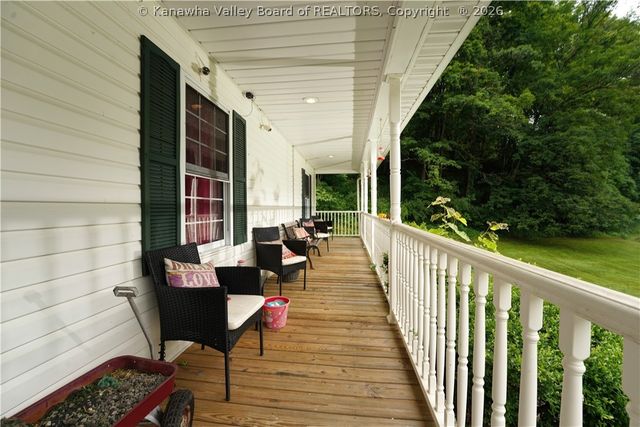 7106 Heizer Creek Road, Poca, WV 25159
