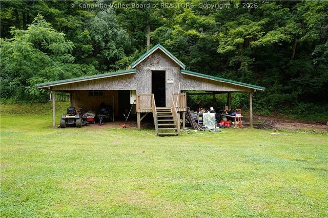 7106 Heizer Creek Road, Poca, WV 25159