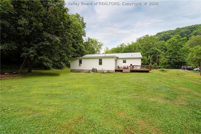 7106 Heizer Creek Road, Poca, WV 25159