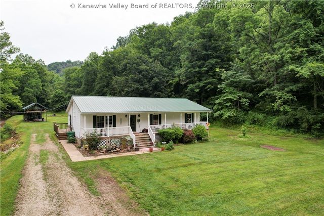 7106 Heizer Creek Road, Poca, WV 25159