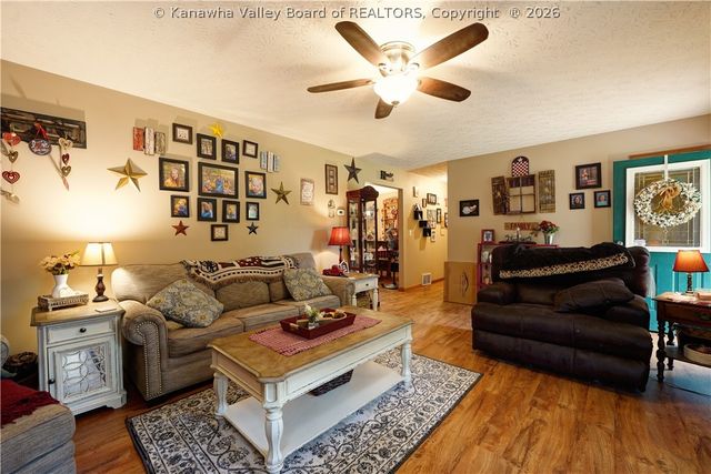 7106 Heizer Creek Road, Poca, WV 25159