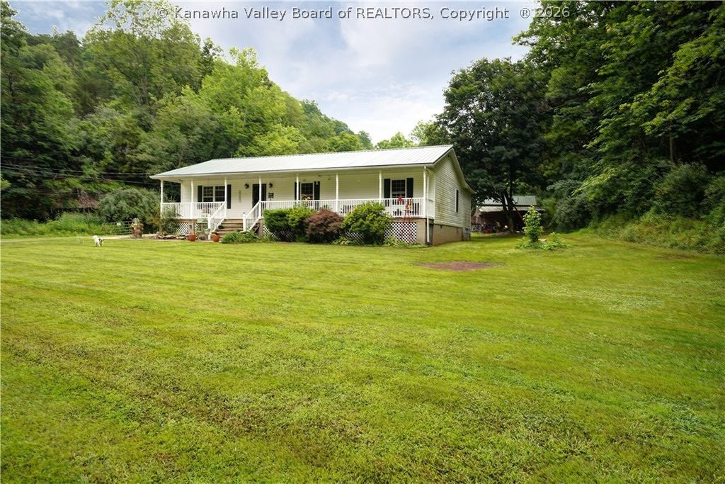 7106 Heizer Creek Road, Poca, WV 25159