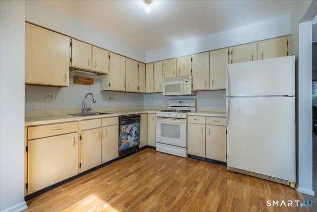 71 Country Place 71, Shelton, CT 06484