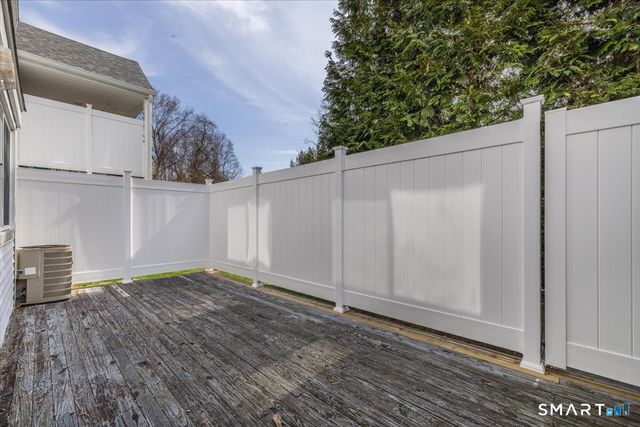 71 Country Place 71, Shelton, CT 06484