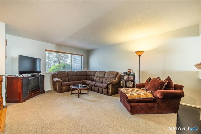 71 Country Place 71, Shelton, CT 06484