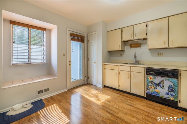 71 Country Place 71, Shelton, CT 06484