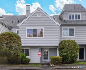 71 Country Place 71, Shelton, CT 06484