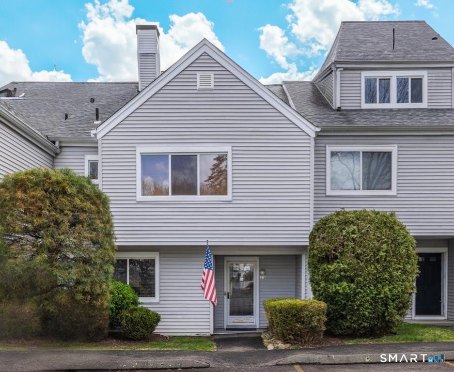 71 Country Place 71, Shelton, CT 06484