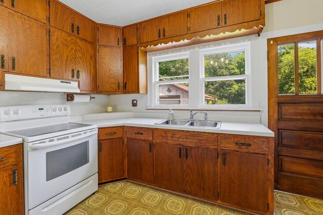 W379N8324 Mill STREET, Oconomowoc, WI 53066