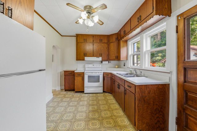 W379N8324 Mill STREET, Oconomowoc, WI 53066